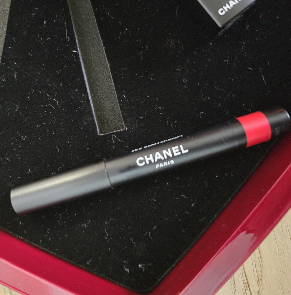 BRAND new, never used Chanel Le Rouge Crayon de Couleur Mat 265 Subversion